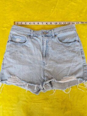 UNIQLO denim shorts light blue wash waist 29